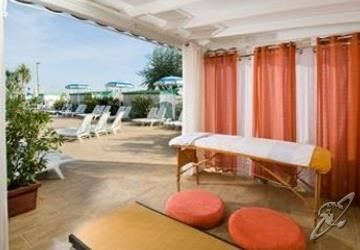 Hotel Diana Viserbella di Rimini Екстериор снимка